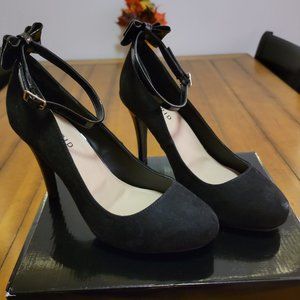 Torrid Black Pumps with Patent Bow